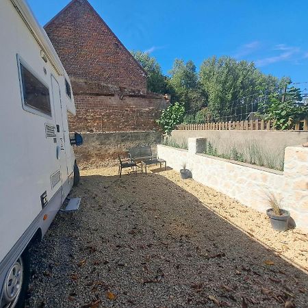 Готель Camping Car A 3 Minutes Du Parc Pairi Daiza Брюжлет Екстер'єр фото