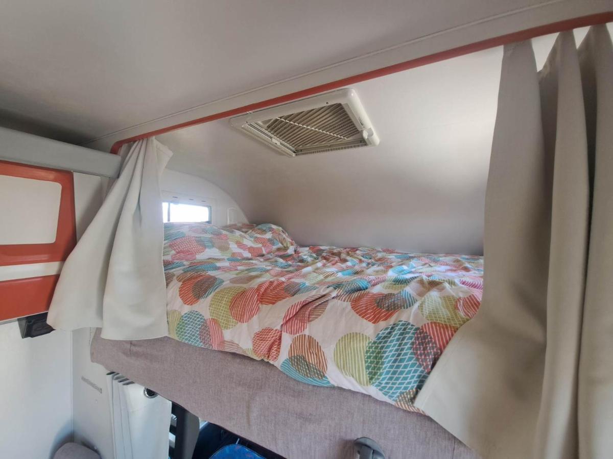 Готель Camping Car A 3 Minutes Du Parc Pairi Daiza Брюжлет Екстер'єр фото