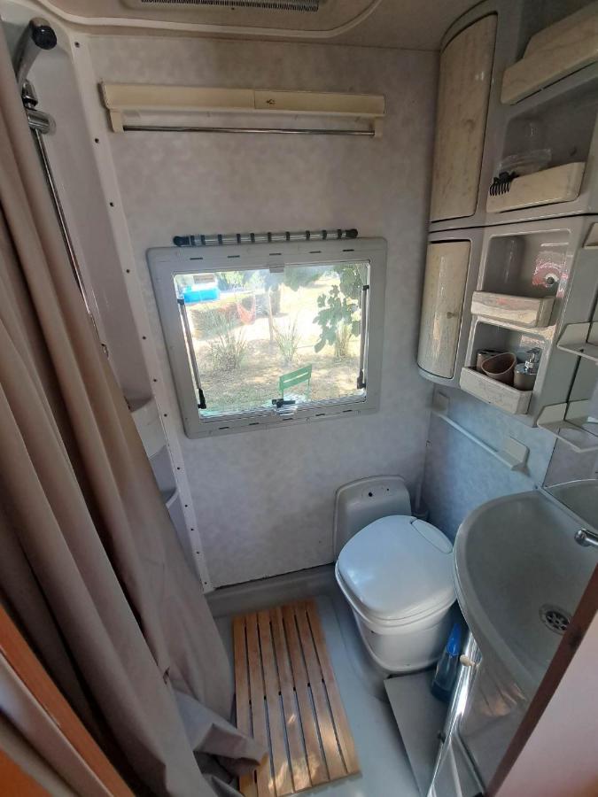 Готель Camping Car A 3 Minutes Du Parc Pairi Daiza Брюжлет Екстер'єр фото