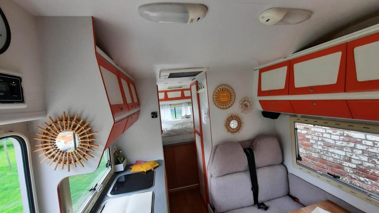 Готель Camping Car A 3 Minutes Du Parc Pairi Daiza Брюжлет Екстер'єр фото