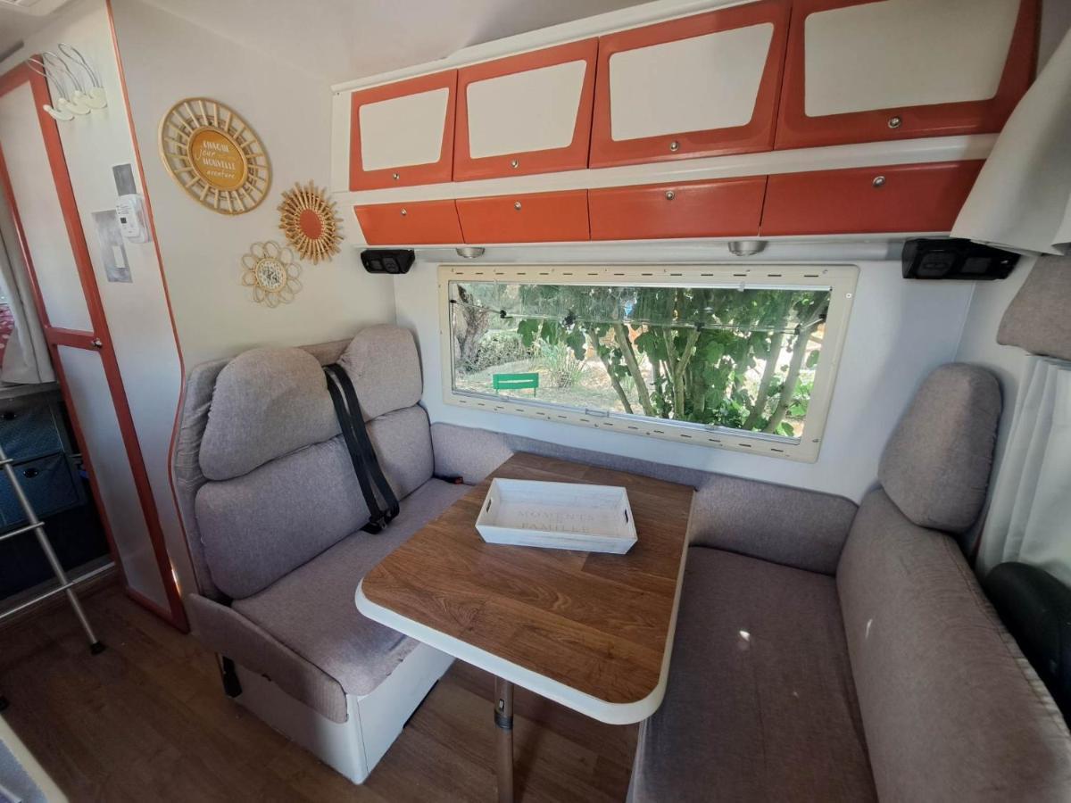 Готель Camping Car A 3 Minutes Du Parc Pairi Daiza Брюжлет Екстер'єр фото