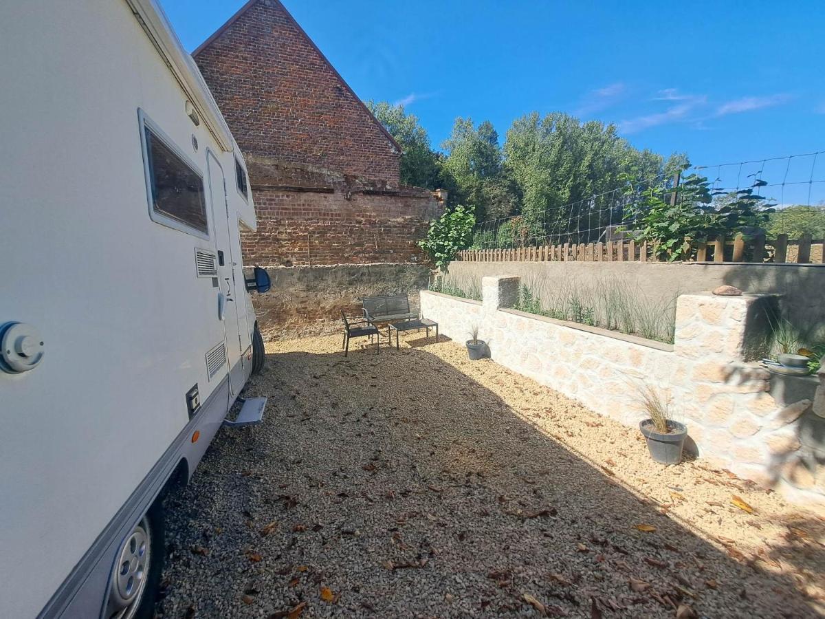 Готель Camping Car A 3 Minutes Du Parc Pairi Daiza Брюжлет Екстер'єр фото